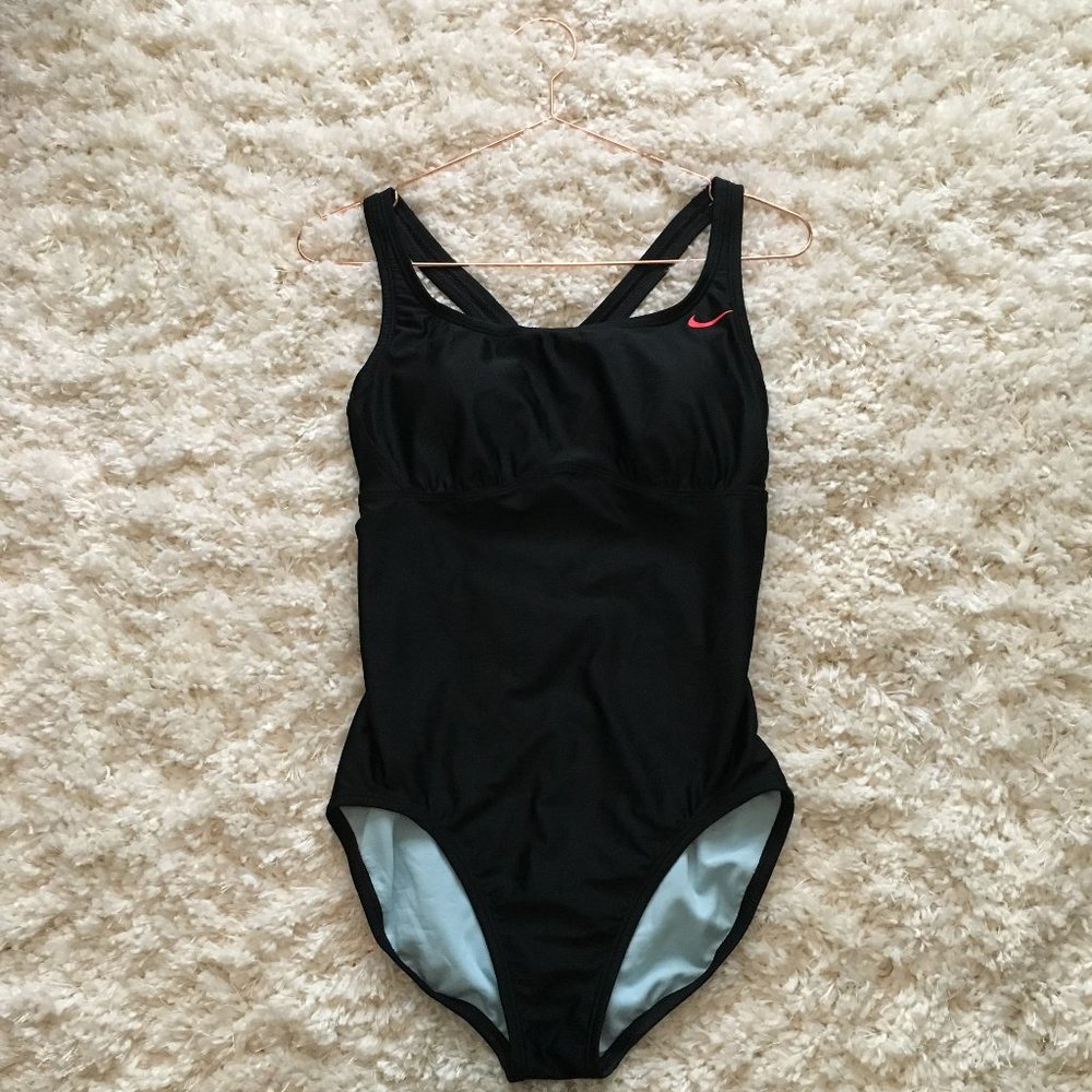 ✨NWOT✨ NIKE ONE-PIECE SWIMSUIT BRAND NEW!!